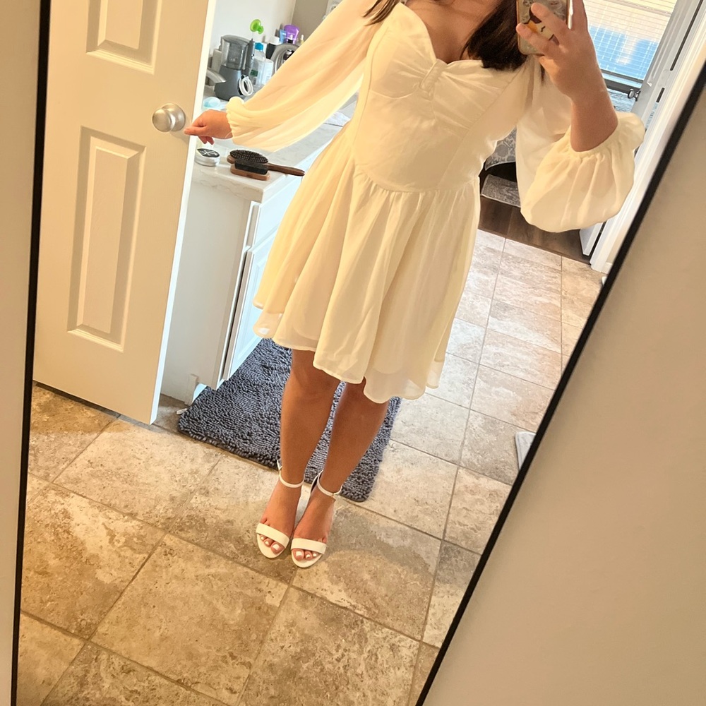 Elegant Cream Puff Sleeve Dress - Picture 3 of 4
